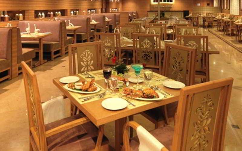 班加罗尔金翅雀度假酒店 Devanahalli 外观 照片